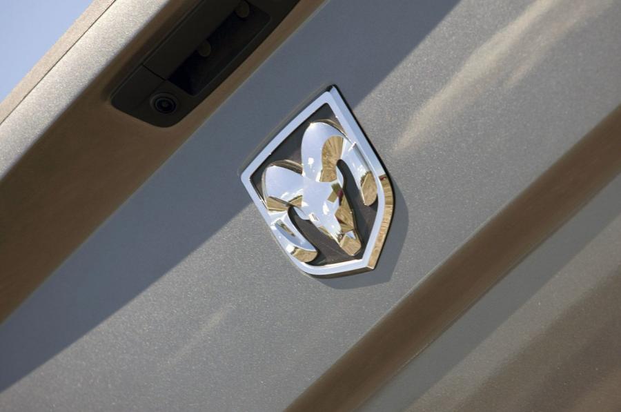  Dodge Ram 3500 HD 2013 года  (фото 26 из 37)
